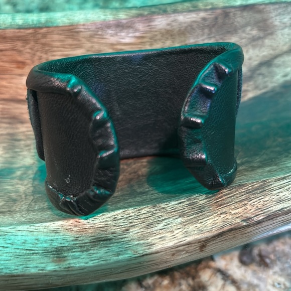 Bracelet, Elegant Multicolor Fabric/ Leather with stone Bracelet, ECU - Picture 4 of 7